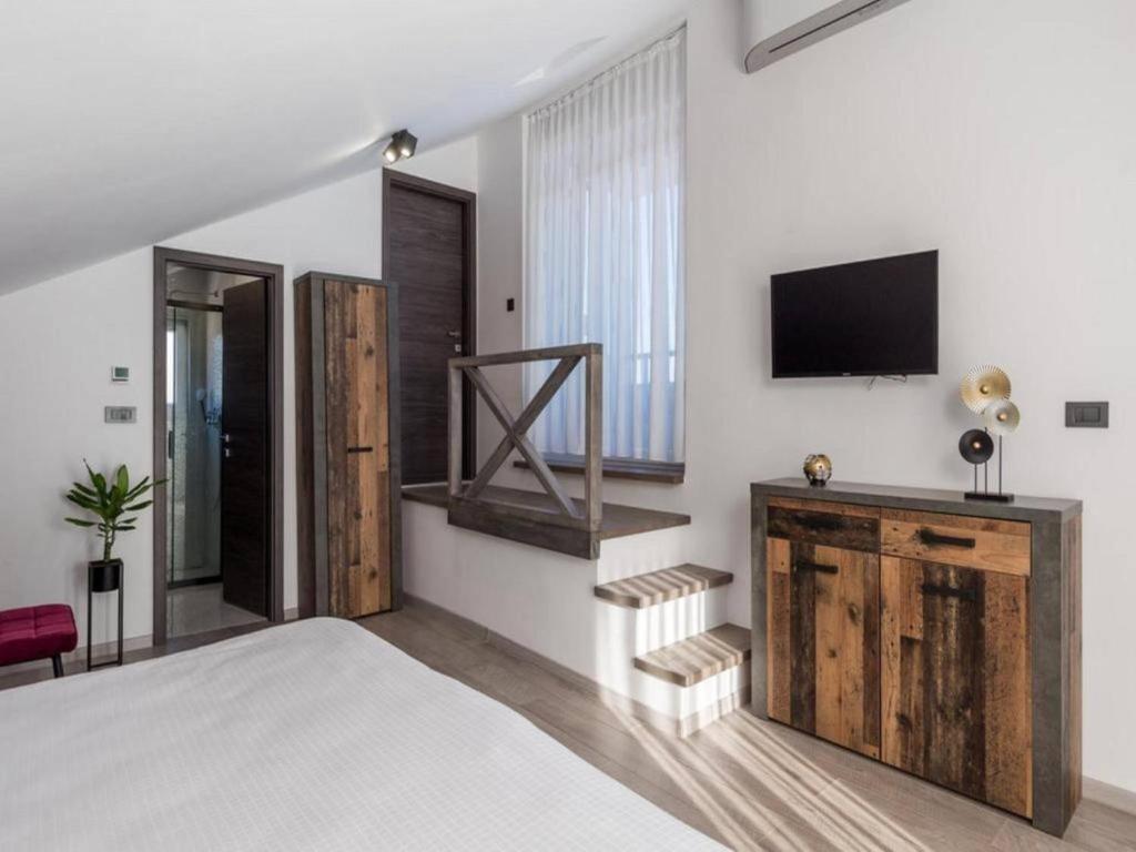 Stunning Villa With Panoramic View photo 2