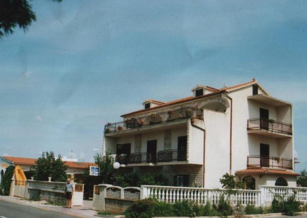 Apartments with parking space Brodarica — photo 1