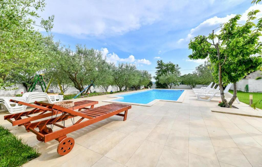Six-Bedroom Holiday Home In Sv Filip I Jakov photo 2