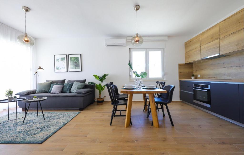 Gorgeous Home In Vrsi photo 3