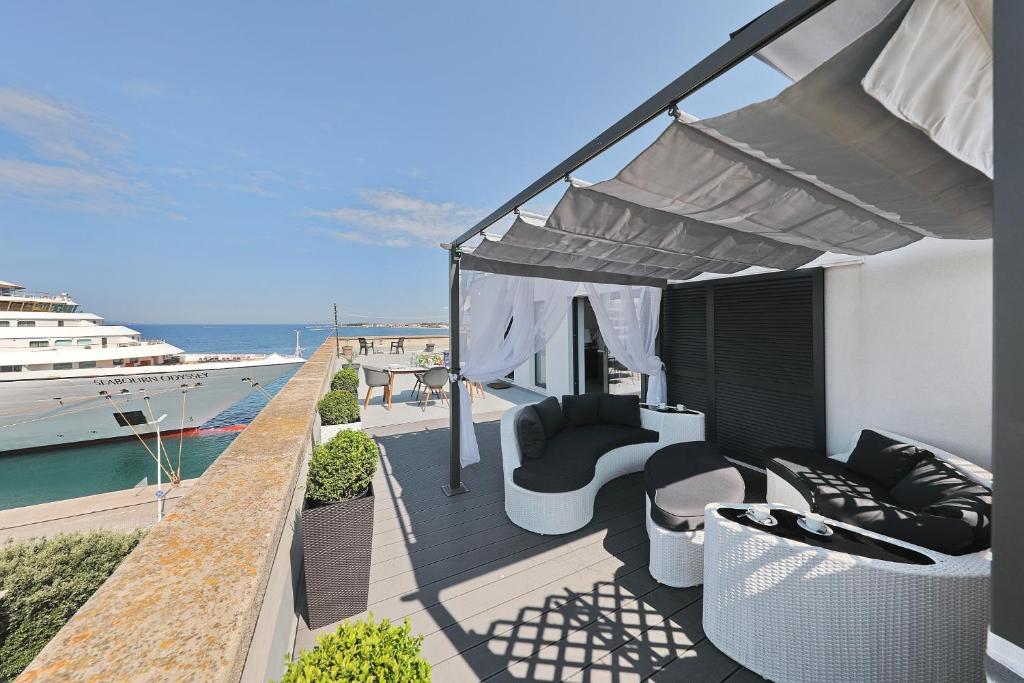 Stunning Sea View Apartment — photo 1
