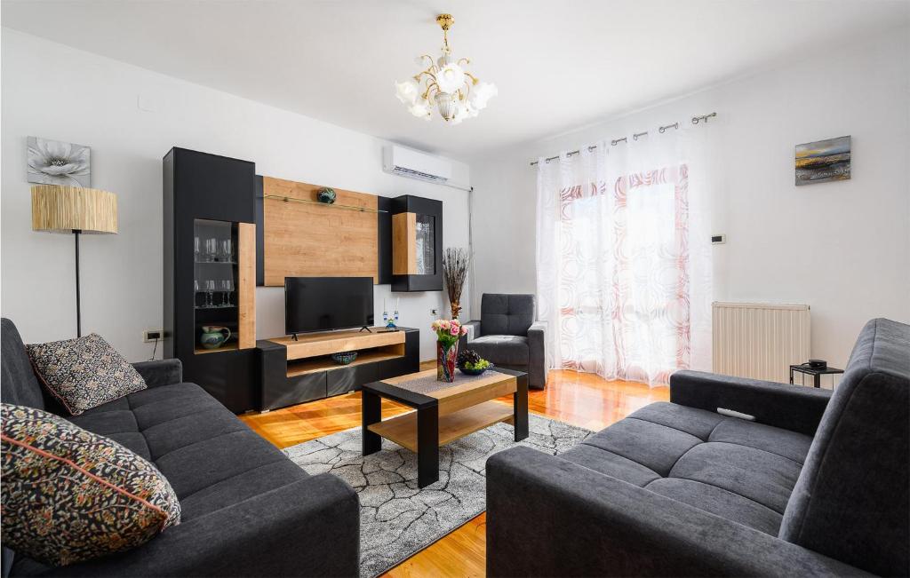 Gorgeous Apartment In Labin photo 3