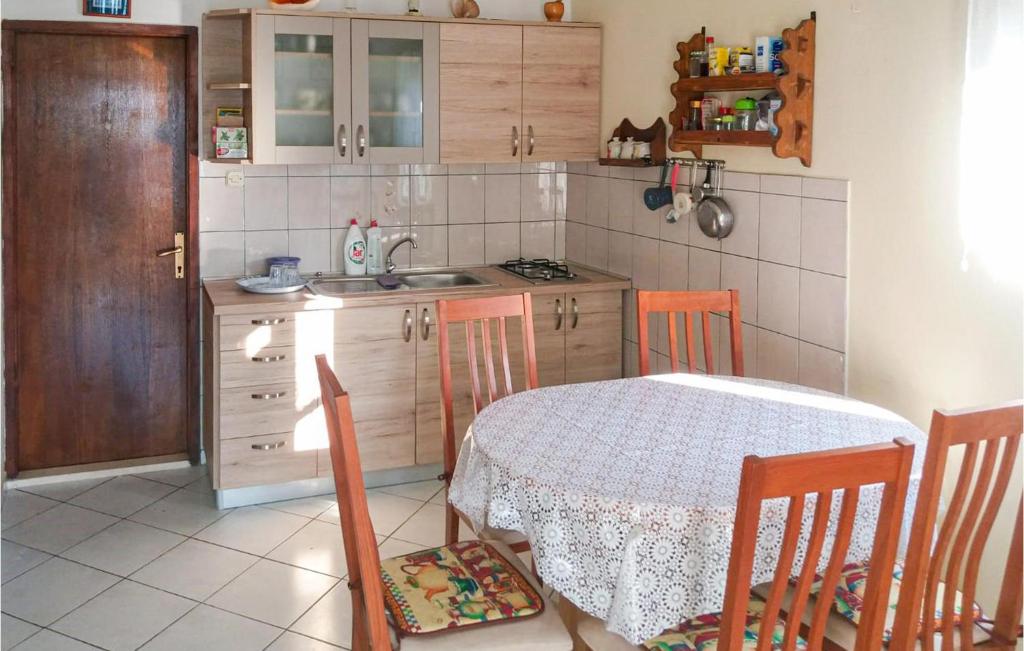 Amazing Home In Zizanj With Wifi photo 3