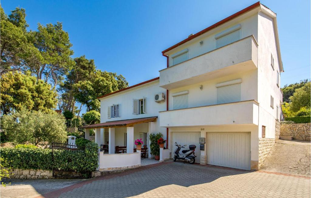 Amazing Apartment In Mundanije photo 2