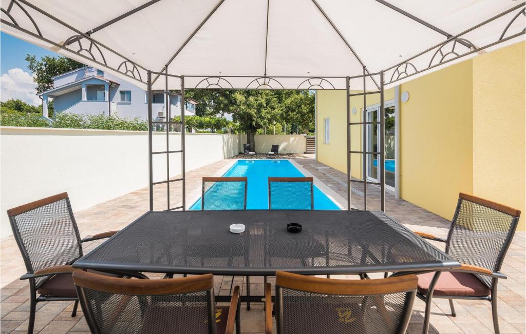Cozy Home In Porec With Private Swimming Pool photo 2