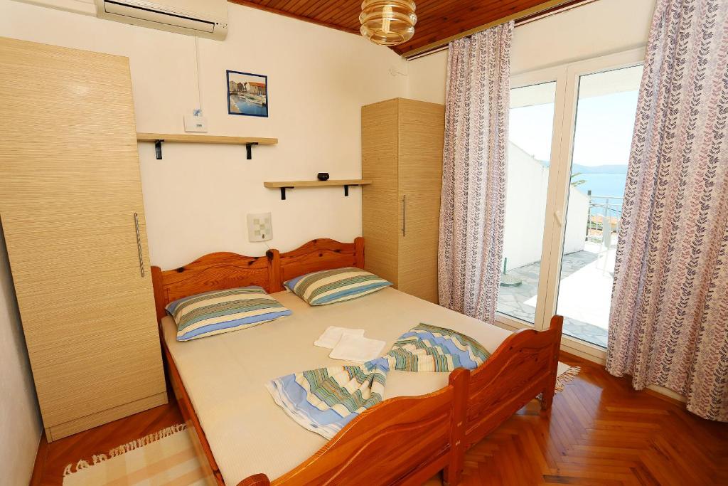Apartments with parking space Zivogosce - Porat photo 2