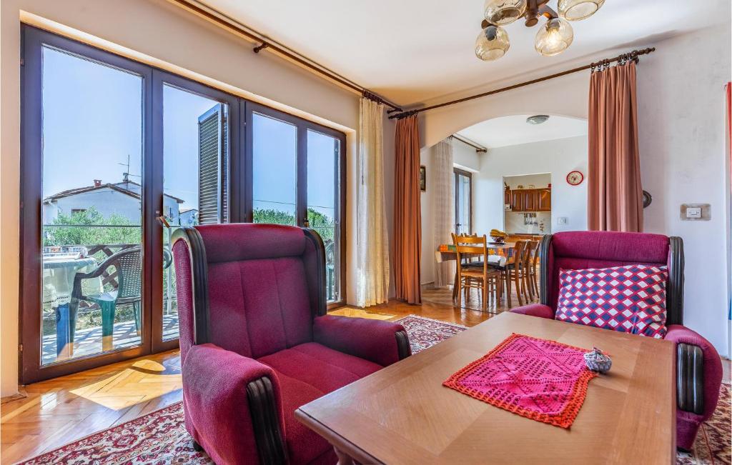 Three-Bedroom Apartment In Medulin photo 3