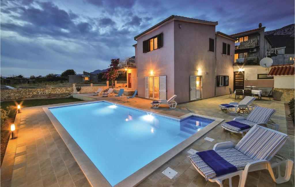 Three-Bedroom Holiday Home In Kastel Sucurac — photo 1
