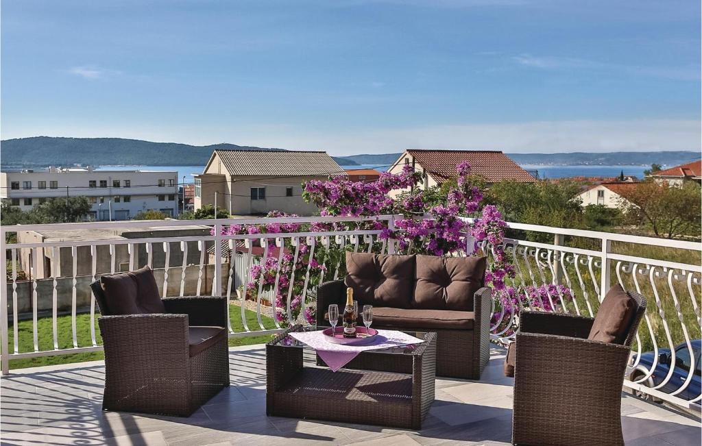 Three-Bedroom Holiday Home In Kastel Sucurac photo 2
