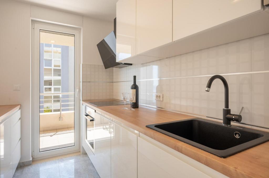 Sea view apartment by Nono Ban photo 3