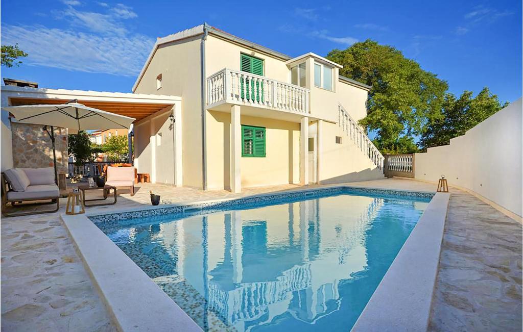 3 Bedroom Amazing Home In Pozorac photo 3