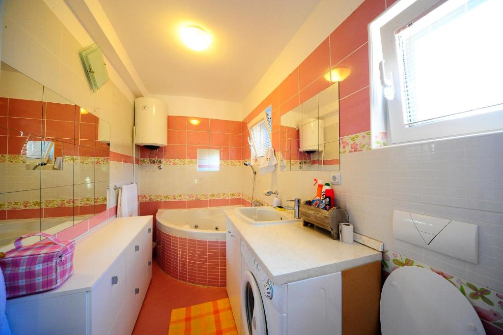 Holiday home with pool photo 3