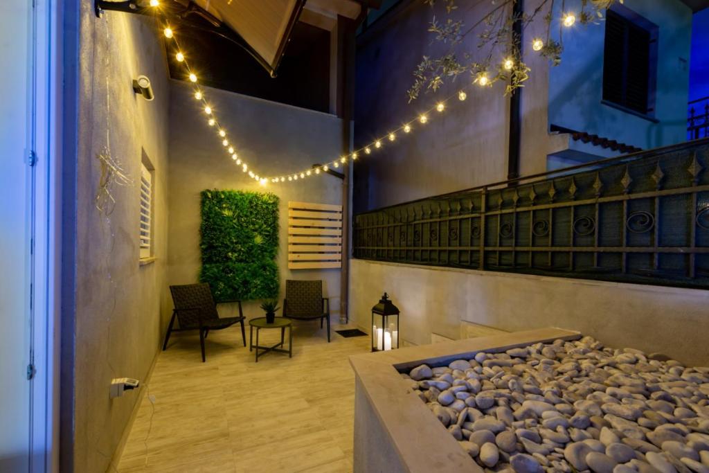 Studio Apartment Mare with private garden and jacuzzi photo 2