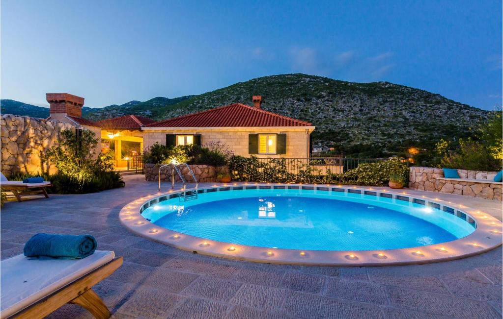 Beautiful Home In Gromaca With Wifi photo 2