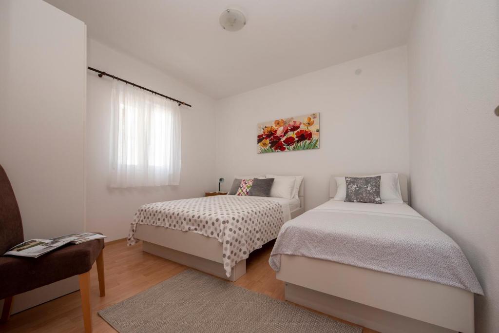 Spacious apartment w balcony big garden & grill photo 2