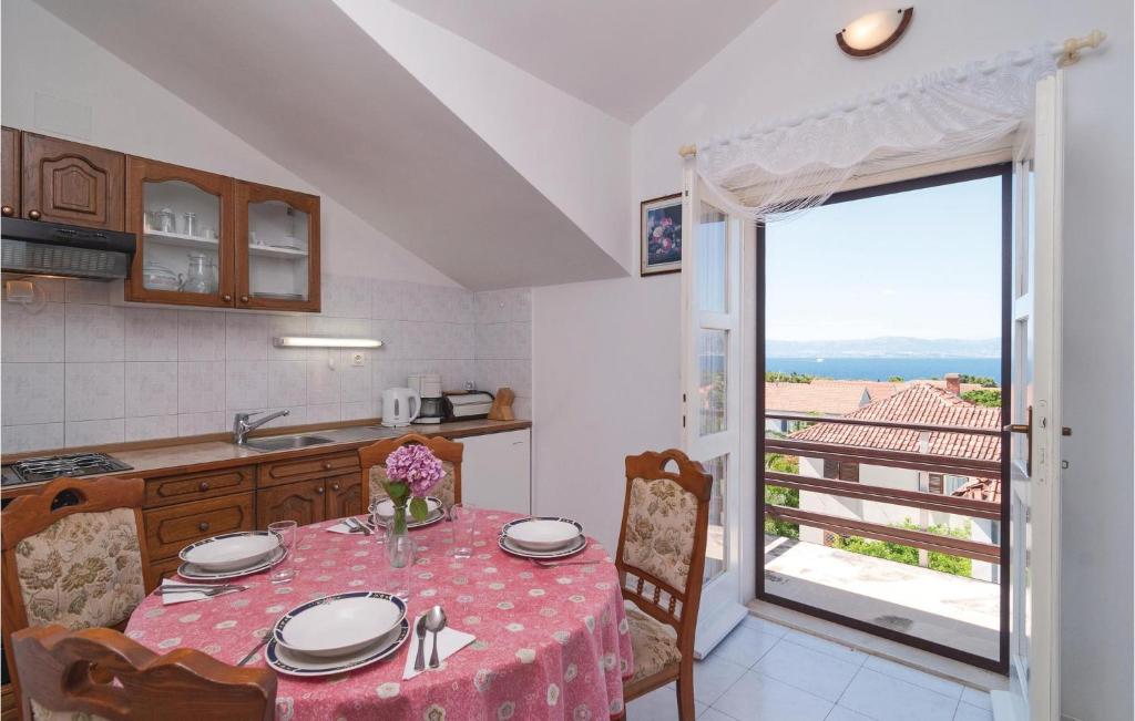 Three-Bedroom Apartment In Supetar photo 3