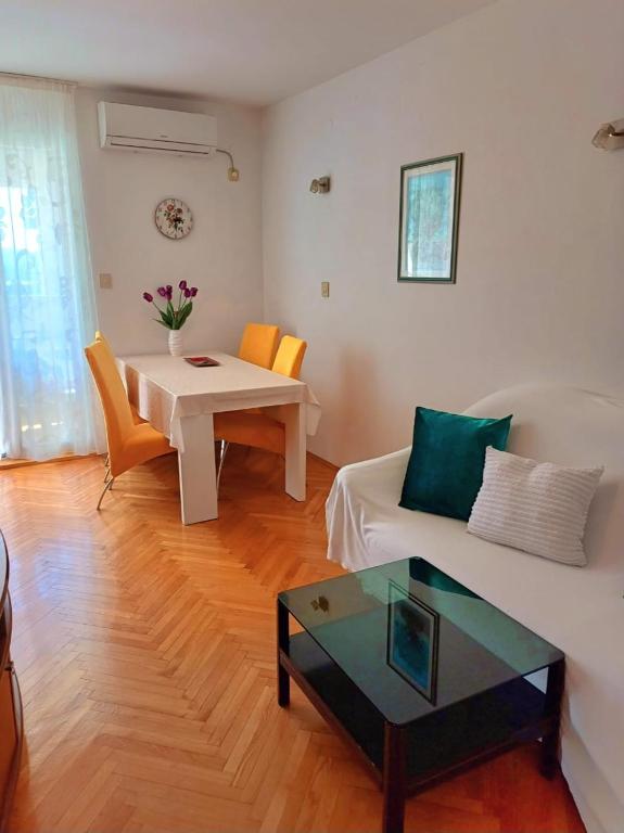 Seaside Apartment — photo 1