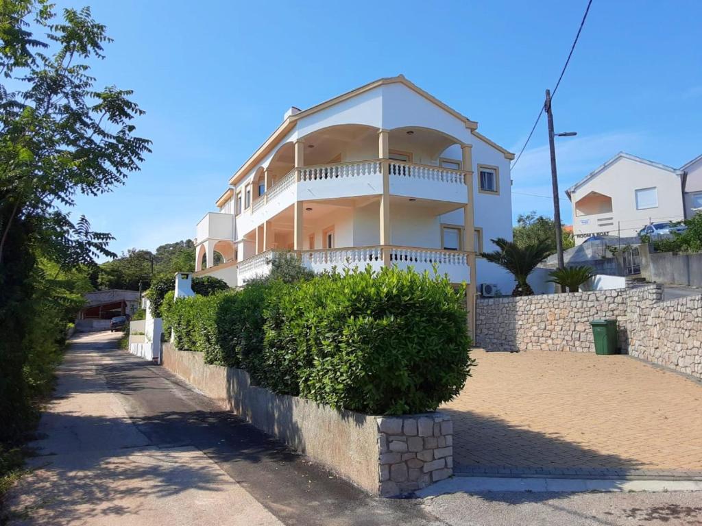 Sunshine Place by the beach photo 2