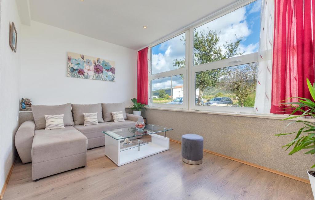 Three-Bedroom Holiday Home In Neoric photo 3