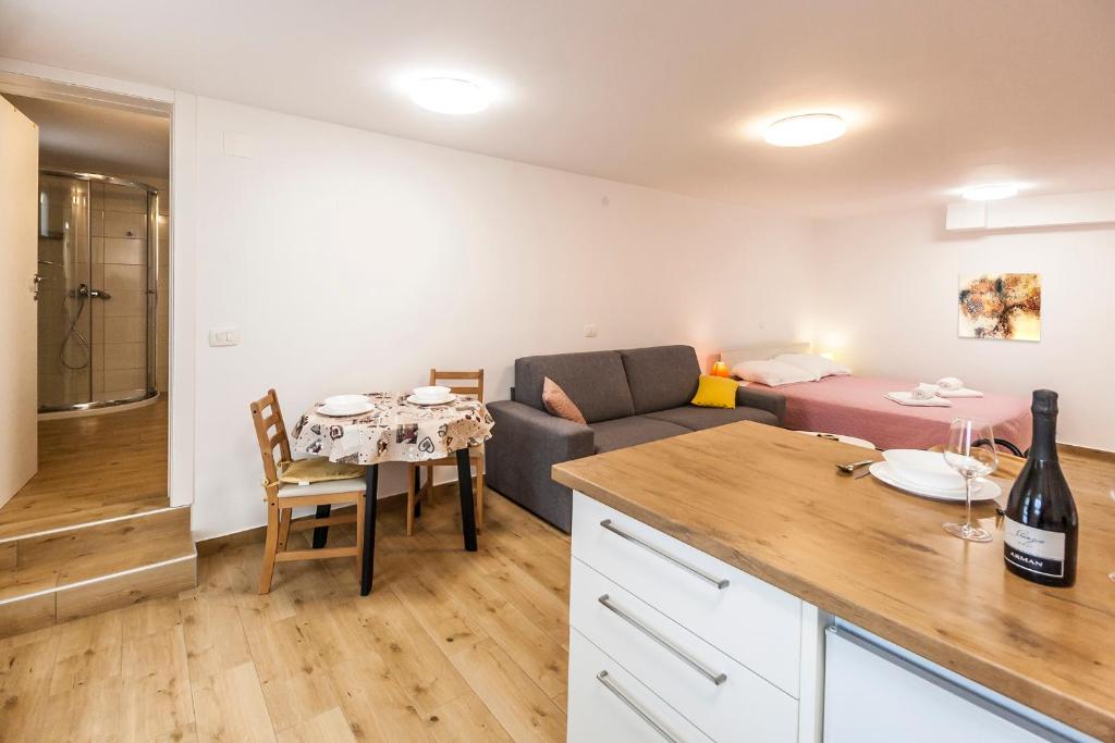 Studio & Apartment 'The Roots Apartments' near Pula photo 3