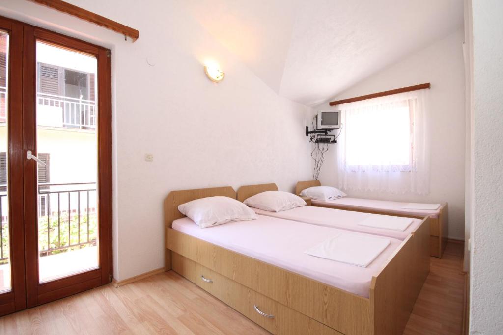 Studio Podaca 6902b photo 2