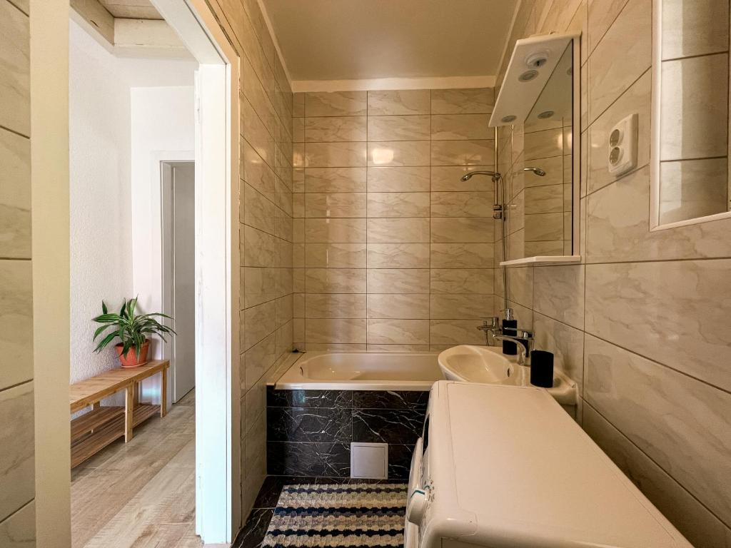 Sunrise Terrace Apartment photo 3