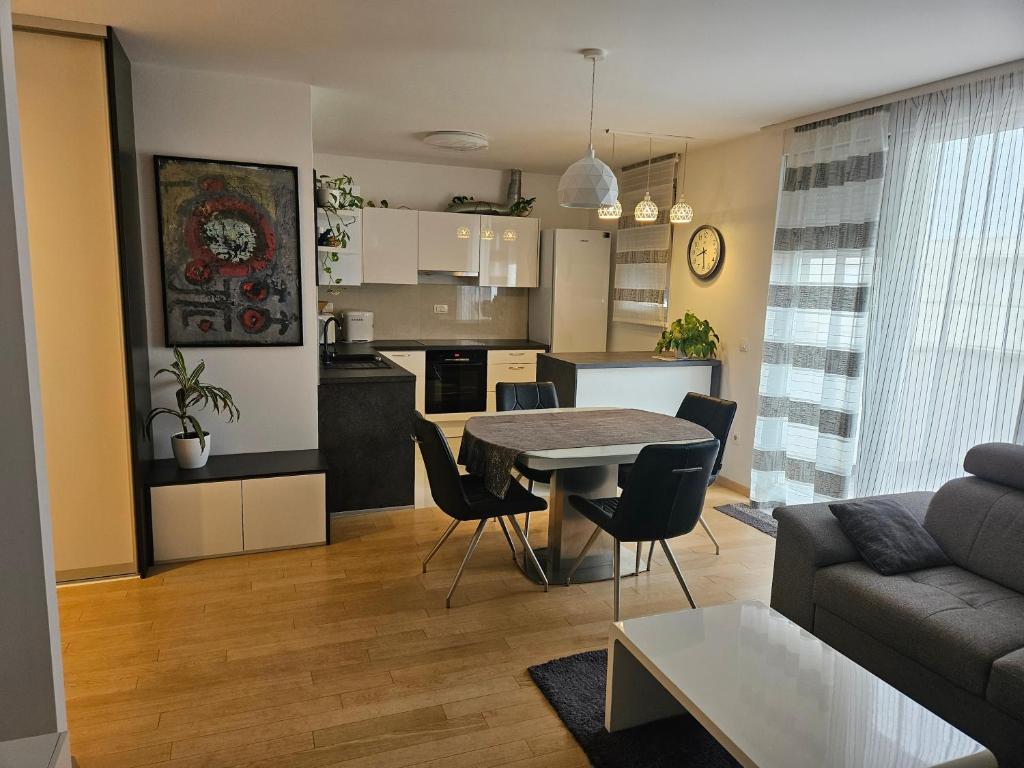 Romeo City Apartment — photo 1