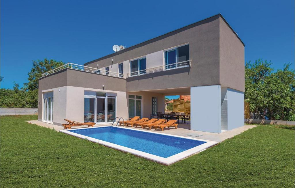 Three-Bedroom Holiday Home In Kozino — photo 1