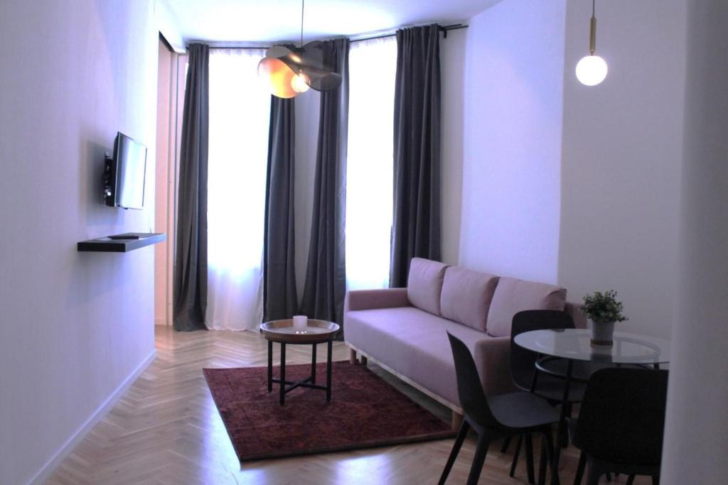 Zest and Nest Apartments in the center photo 2