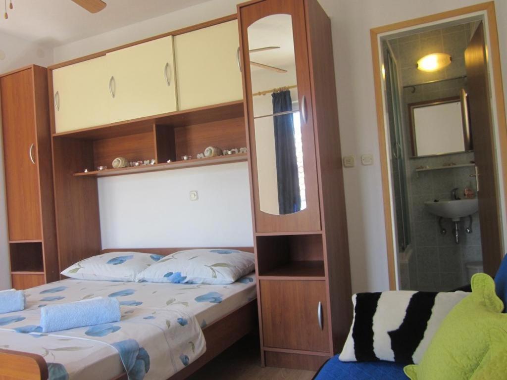 Studio Apartment in Hvar Town with Sea View photo 2
