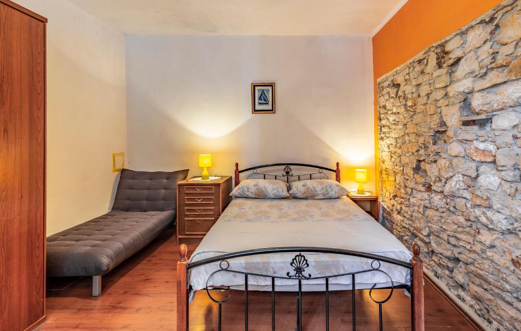 Stone house Histria photo 2