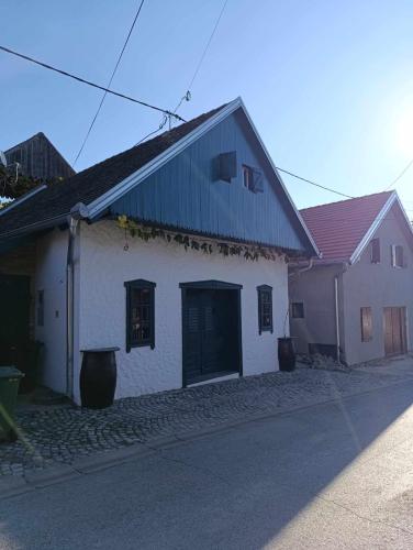 Vinska kuća na vinskoj cesti Zmajevac — photo 1