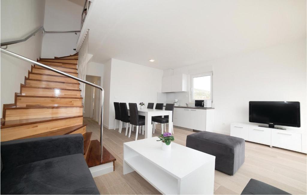 Three-Bedroom Apartment In Trogir photo 2