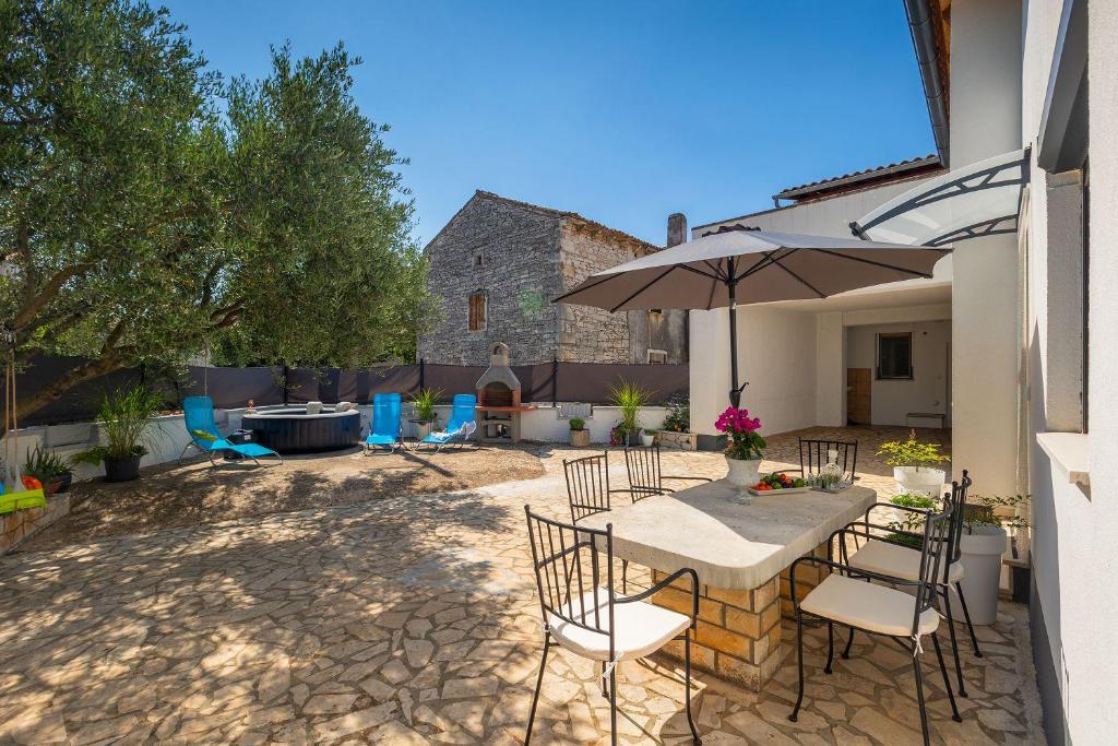 Romantisches Ferienhaus mit Jacuzzi — photo 1