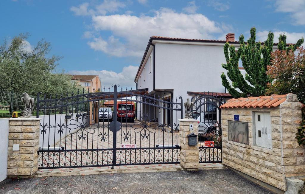 Amazing Apartment In Porec With Swimming Pool photo 2