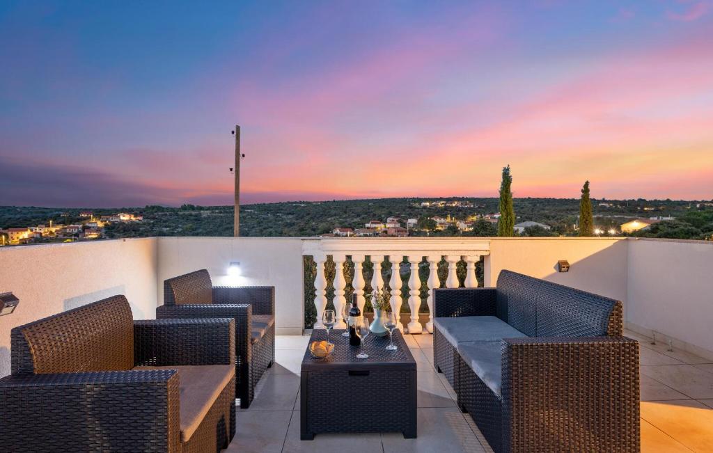 3 Bedroom Stunning Home In Dvornice photo 2