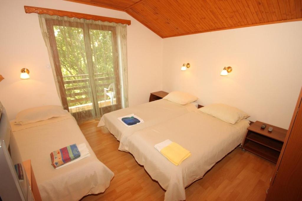 Rooms with a parking space Veli Brgud photo 2
