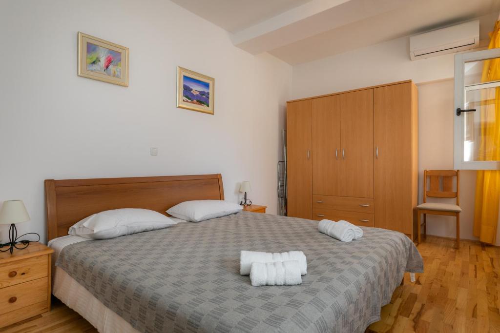 Apartment Tonka - Two bedroom apartment with partial sea view photo 2