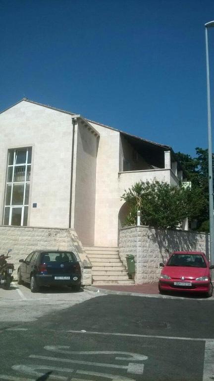 Apartments with a parking space Srebreno — photo 1