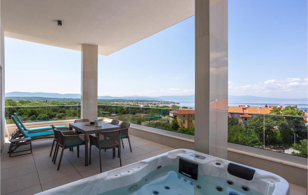 Beach Front Apartment In Malinska photo 2