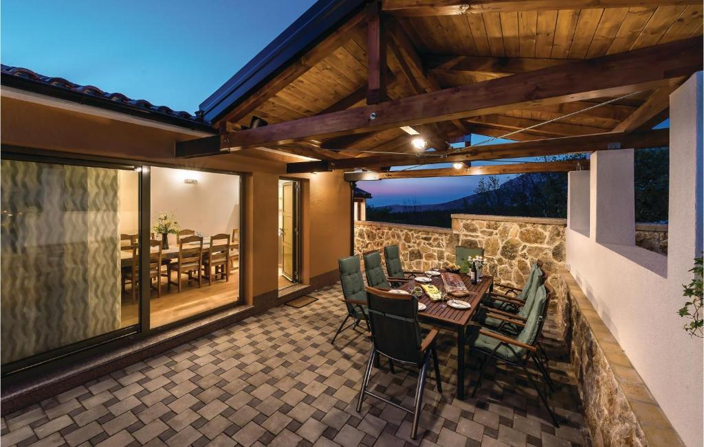 4 Bedroom Pet Friendly Home In Drnis photo 2