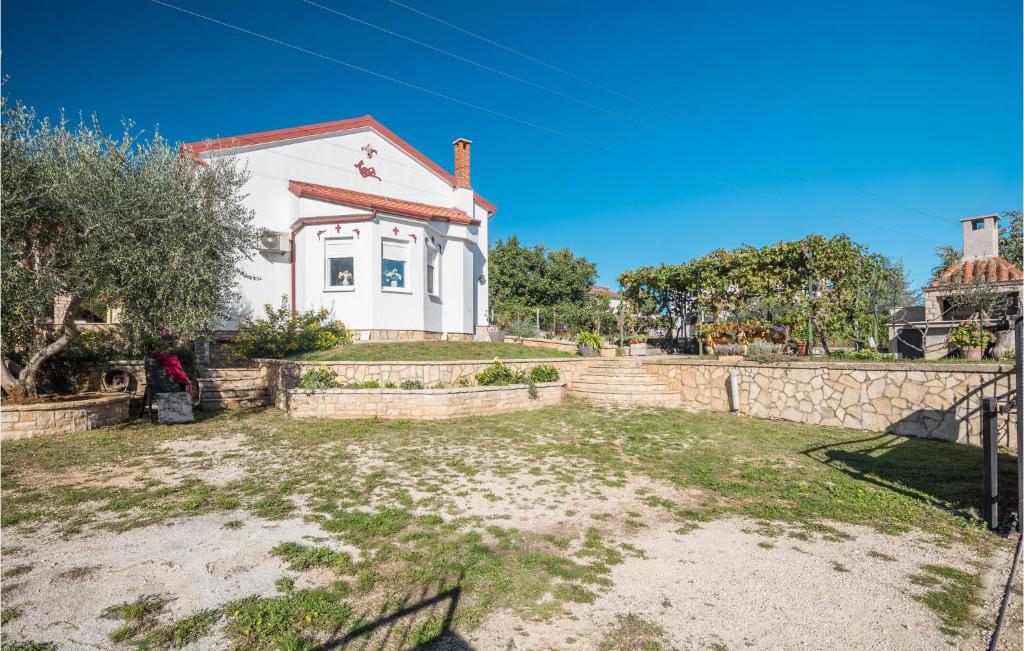 One-Bedroom Apartment In Musalez photo 2