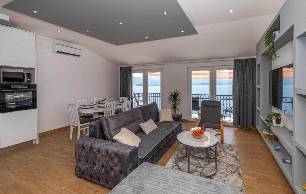 Lovely Apartment In Komarna With House Sea View photo 3