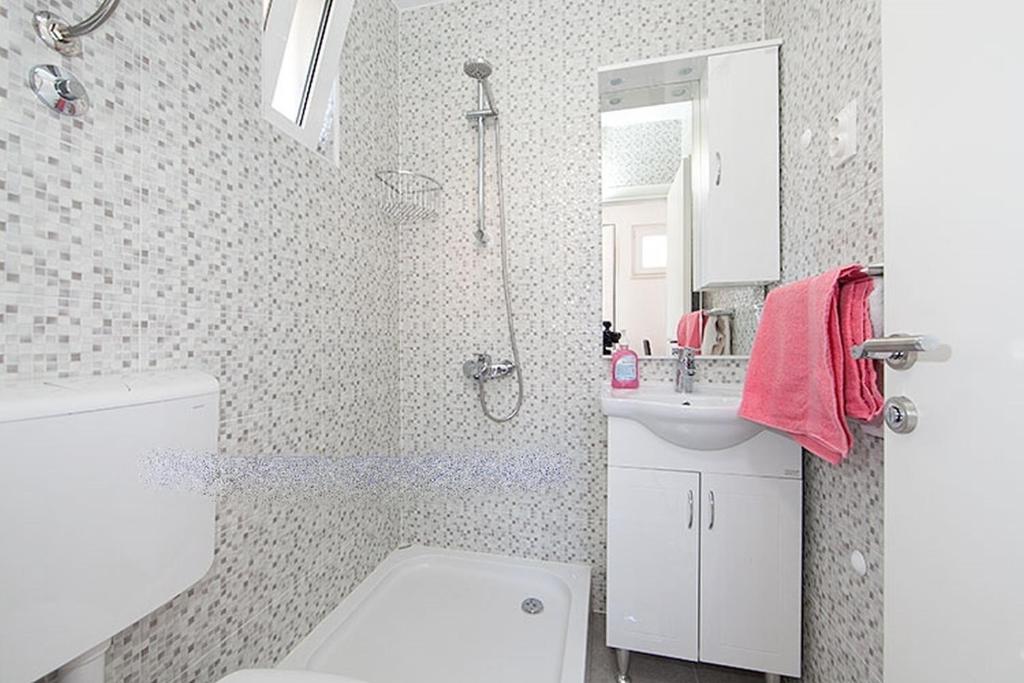 Studio apartment in Tucepi with sea view photo 3