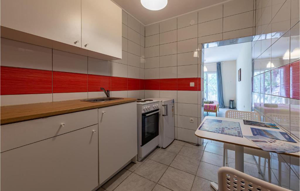 Gorgeous Apartment In Novalja With House Sea View photo 3