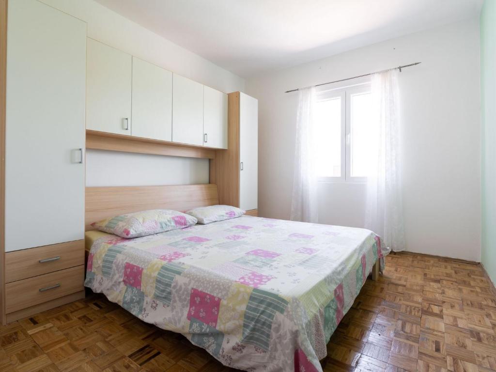 Simplistic Holiday Home in Rogoznica near the Seabeach photo 2