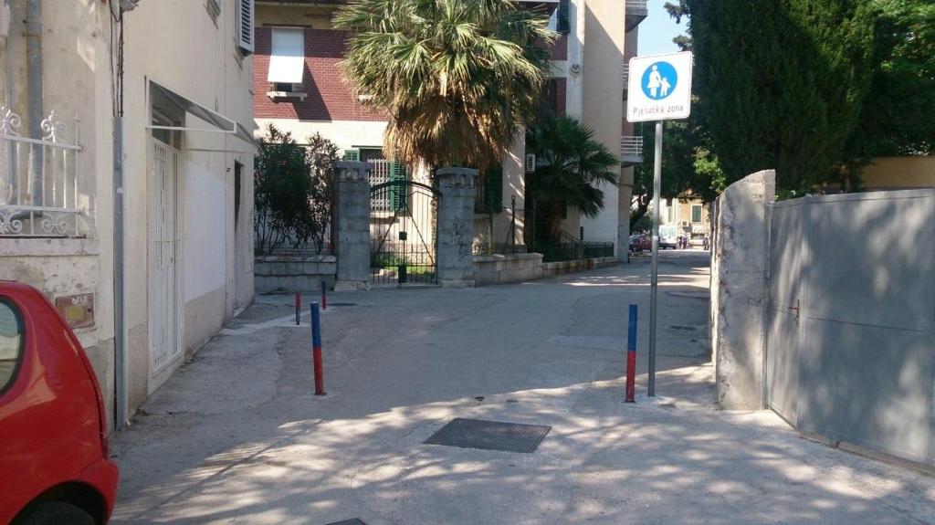 Apartments with a parking space Split - 11163 — photo 1