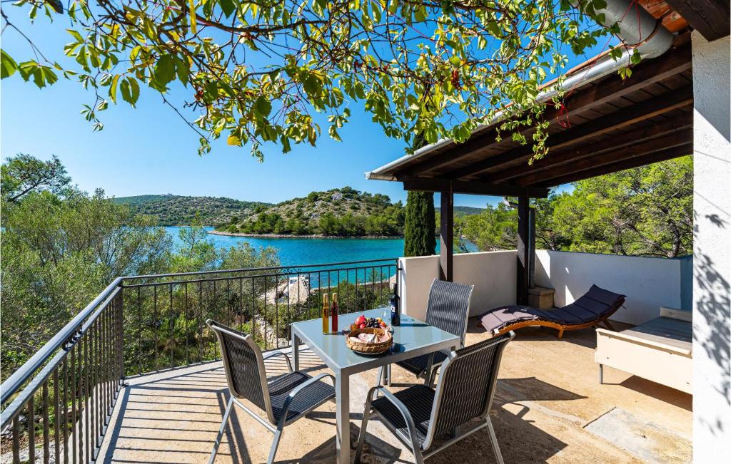 2 Bedroom Beach Front Home In Sali photo 2