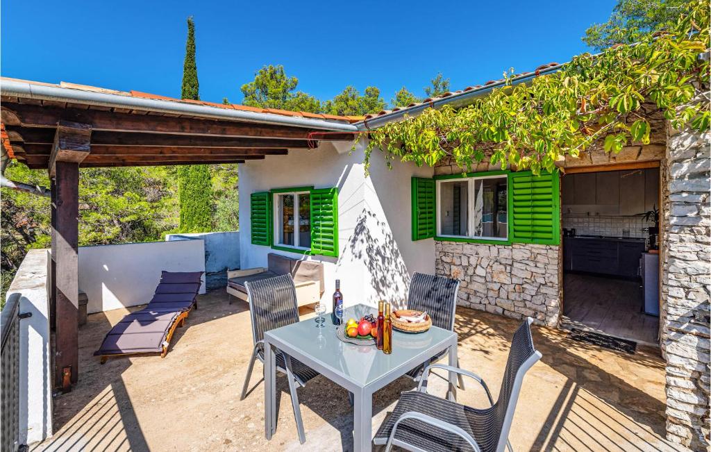 2 Bedroom Beach Front Home In Sali photo 3