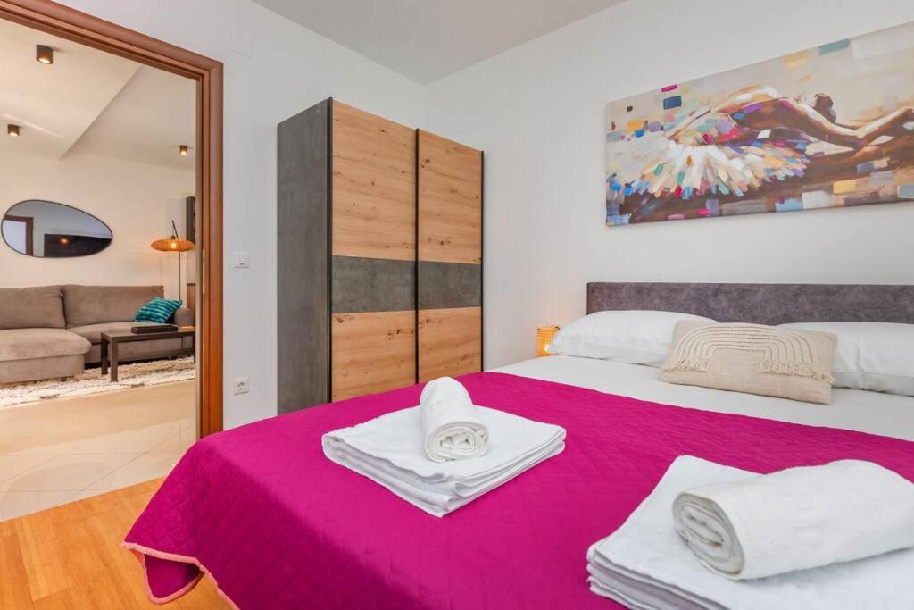 Stylish two bedroom apartment&garage parking place photo 2
